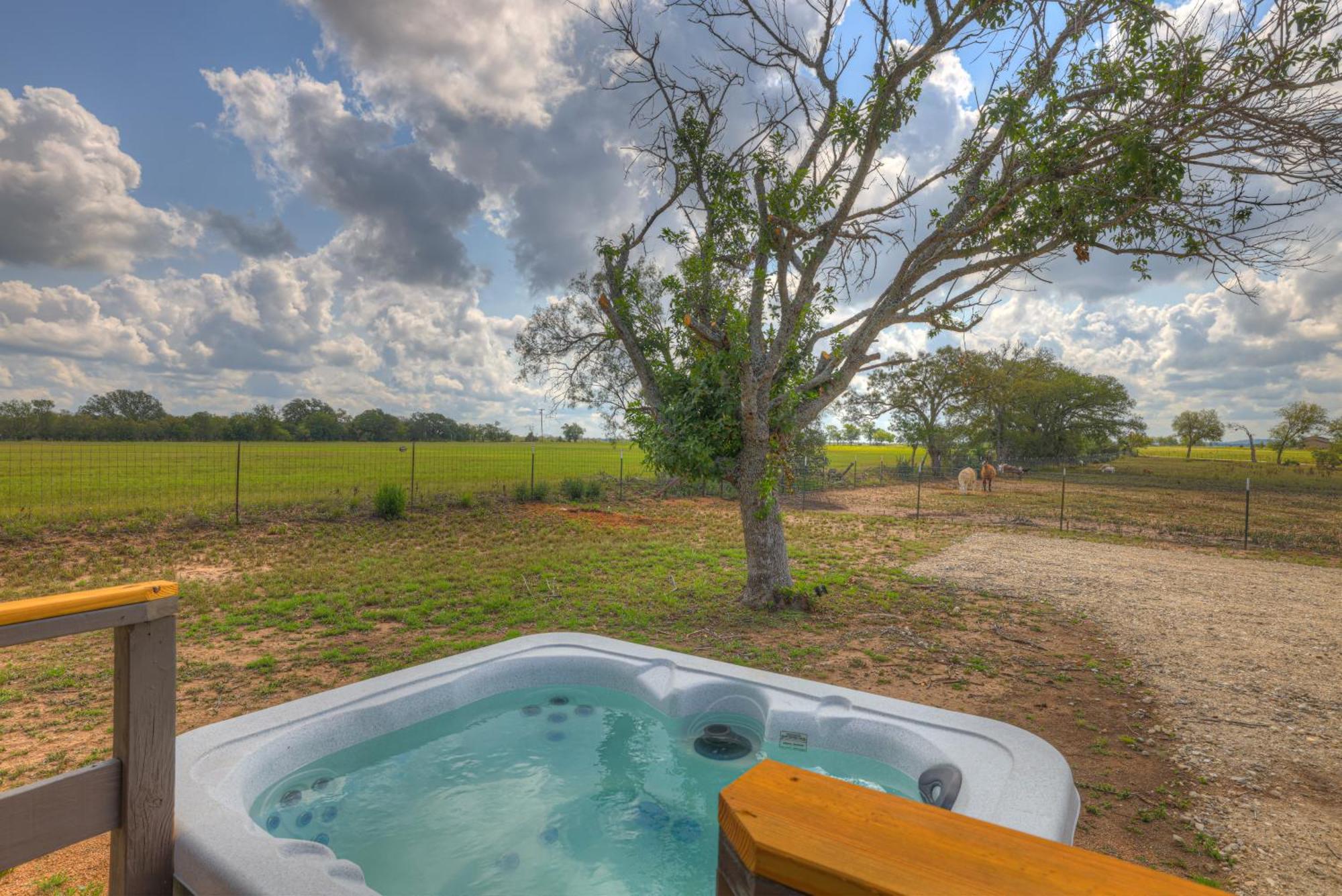 Willa Sage: Peaceful Hill Country Retreat With Hot-Tub! Fredericksburg Zewnętrze zdjęcie